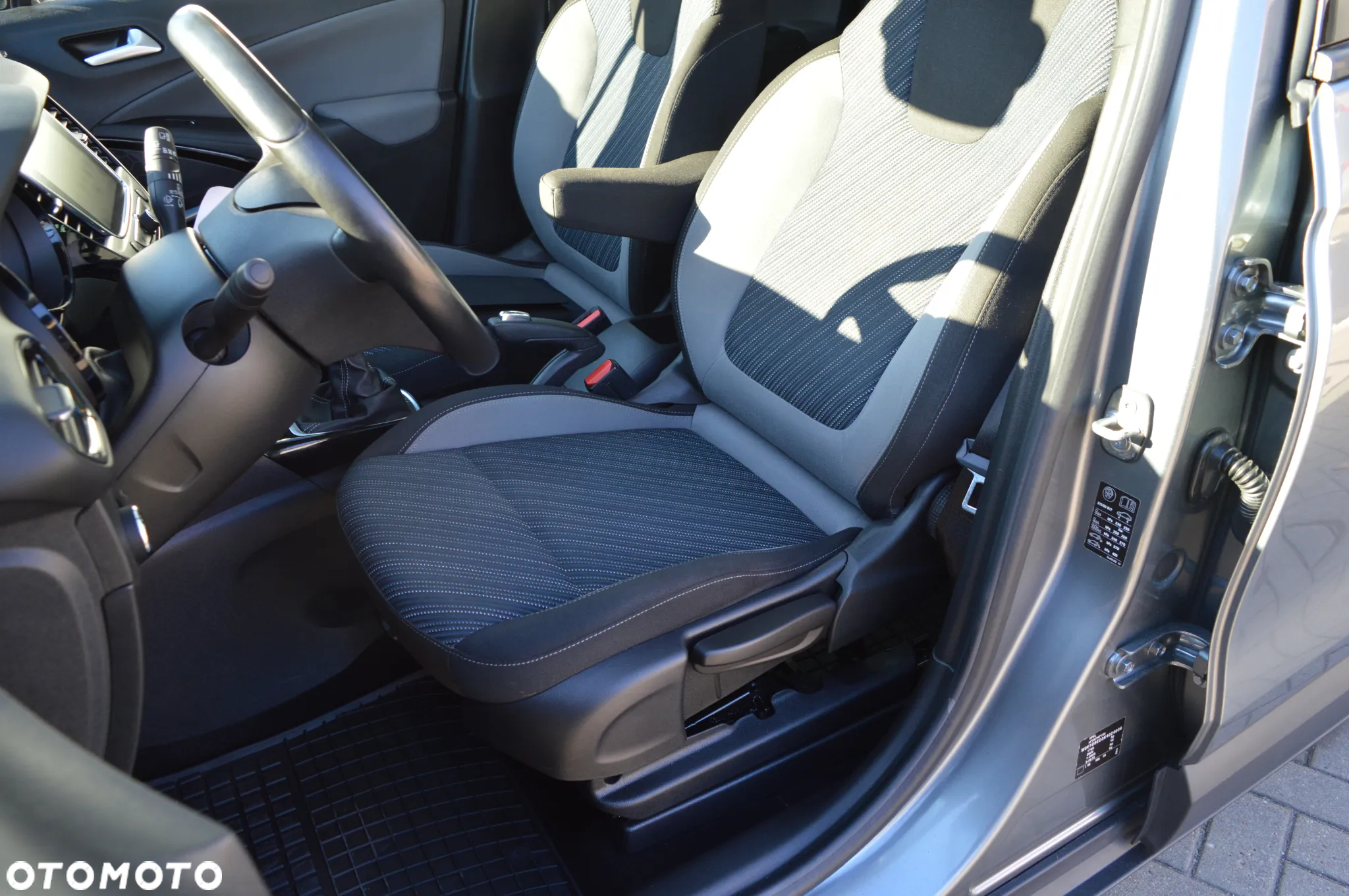 Opel Crossland X 1.2 T Design Line S&S - 19