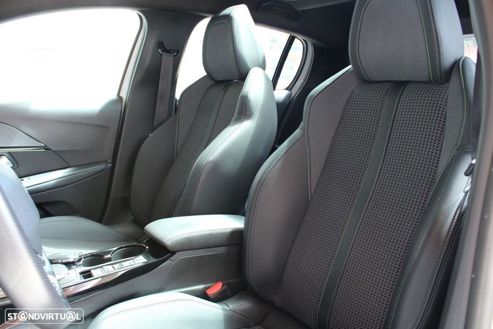 Peugeot e-208 GT+ - 38
