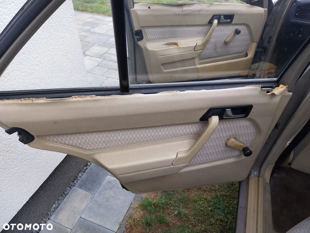 Mercedes-Benz W201 (190) - 9