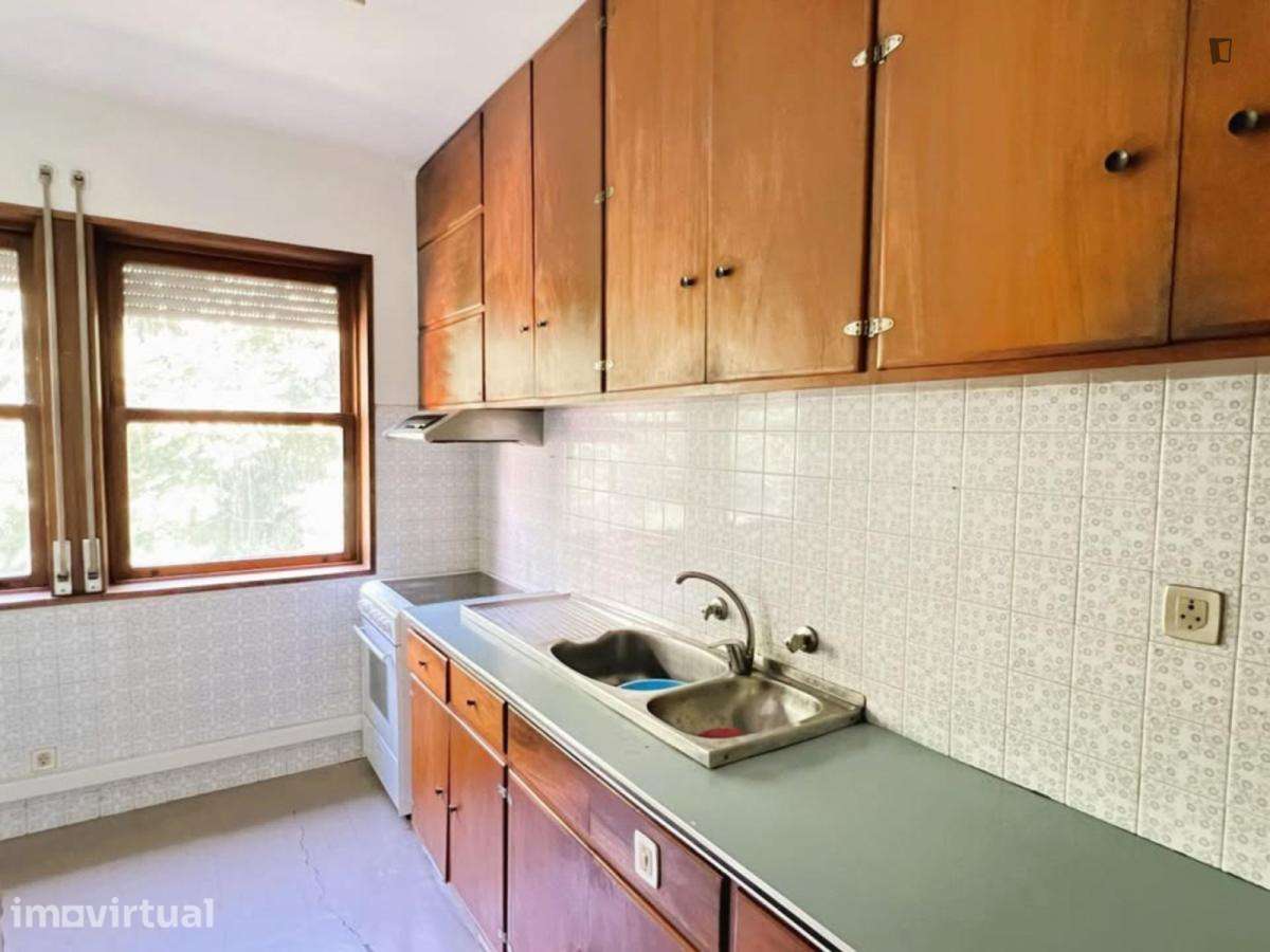 Quarto - localizado em Montes Claros Coimbra - Grande imagem: 2/4