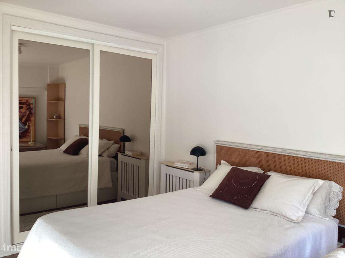 Quarto - localizado em Algés Lisbon - Grande imagem: 4/10