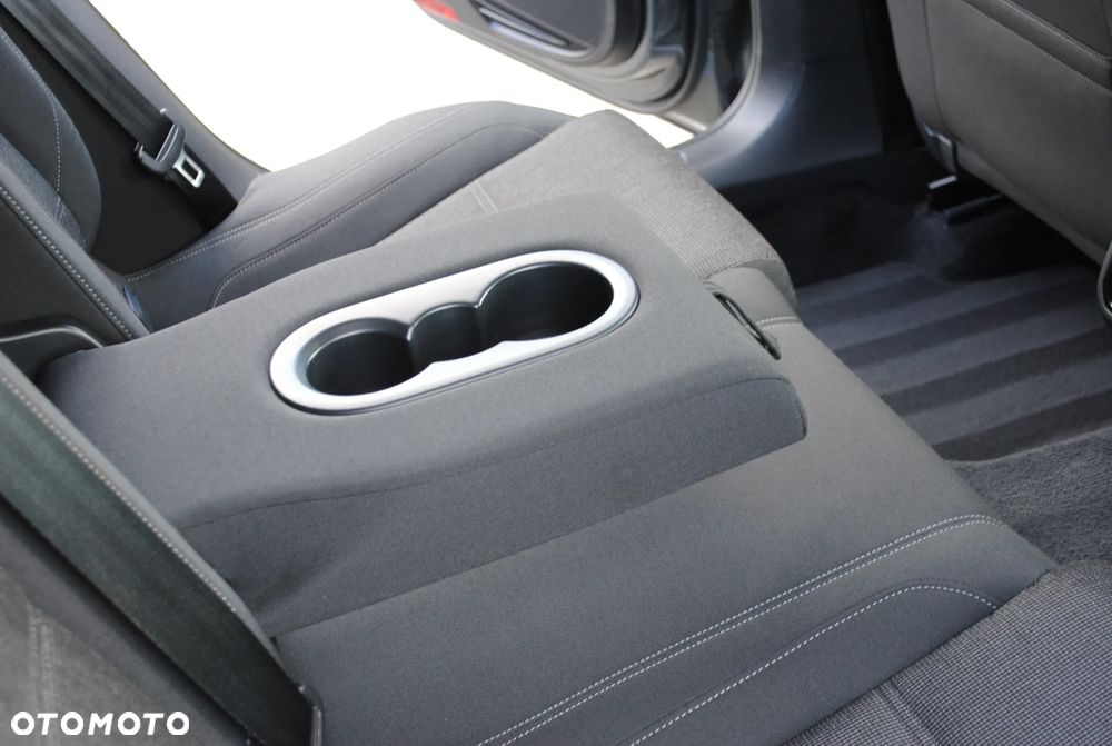 Volkswagen Passat - 24