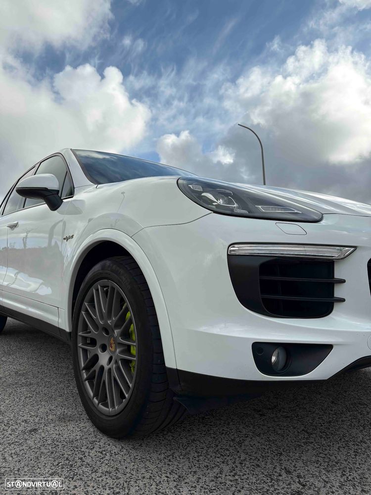 Porsche Cayenne S E-Hybrid - 3