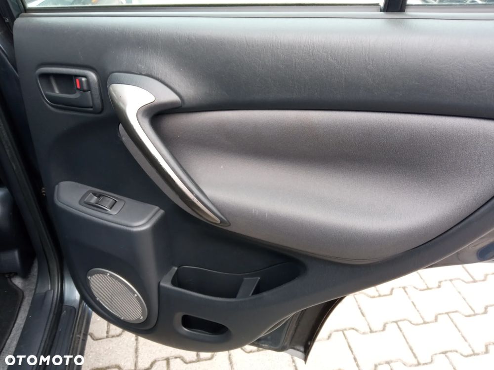 Toyota RAV4 2.0 VVT-i 4x4 - 12