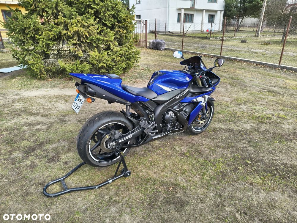 Yamaha R1 - 12