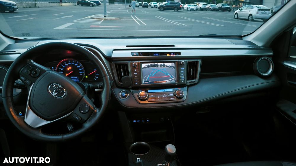 Toyota RAV4 2.2L D-CAT A/T Luxury - 11