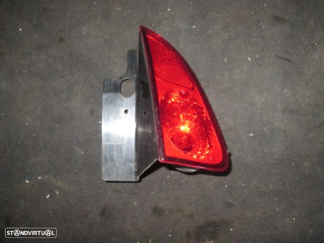 Farol Tras 8200027155 RENAULT ESPACE 2003 5P SW ESQ VALEO RENAULT ESPACE 4 2005 1.9 DCI 115CV 5P CINZA ESCURO ESQ VALEO - 1