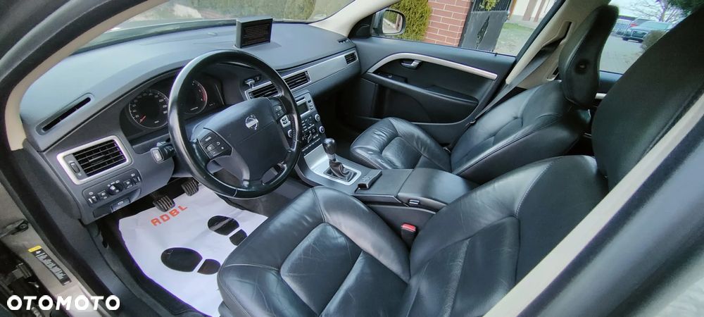 Volvo V70 2.4D Momentum - 6