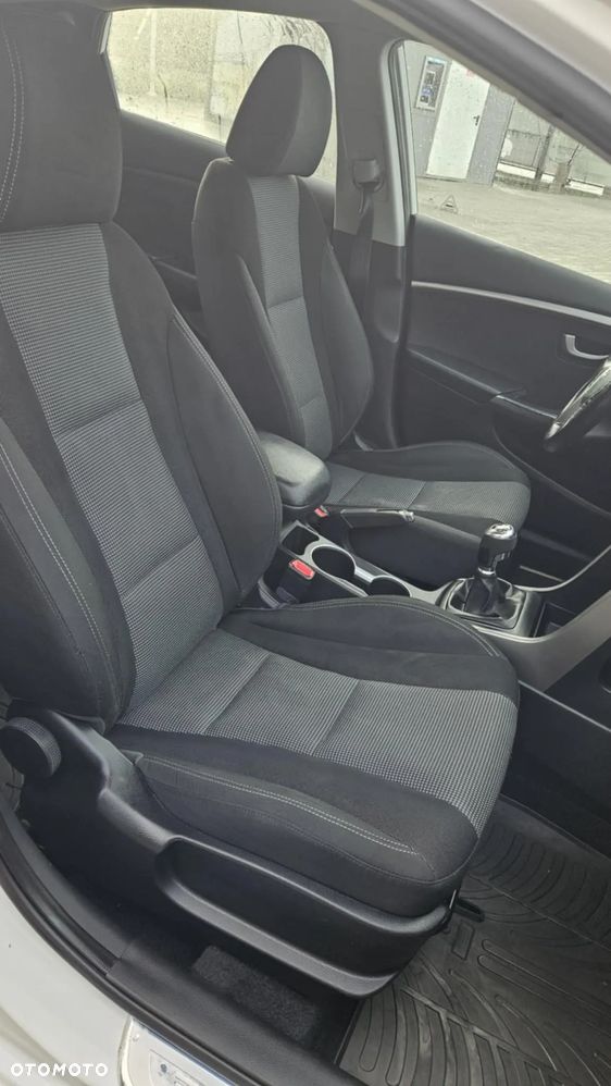 Hyundai i30 ver-1-6-crdi-bluedrive-classic - 24