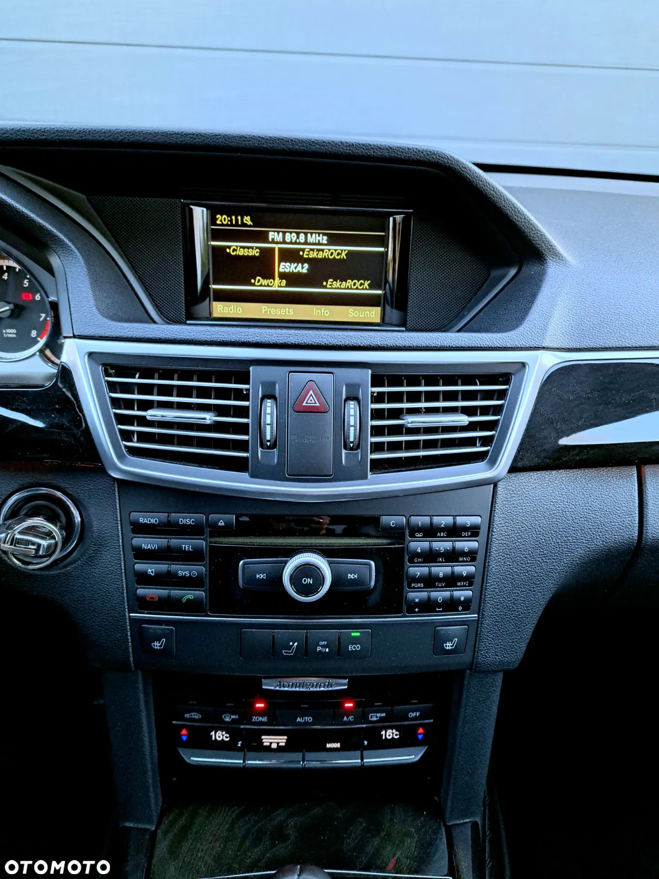 Mercedes-Benz Klasa E 200 CGI BlueEffICIENCY Avantgarde - 10
