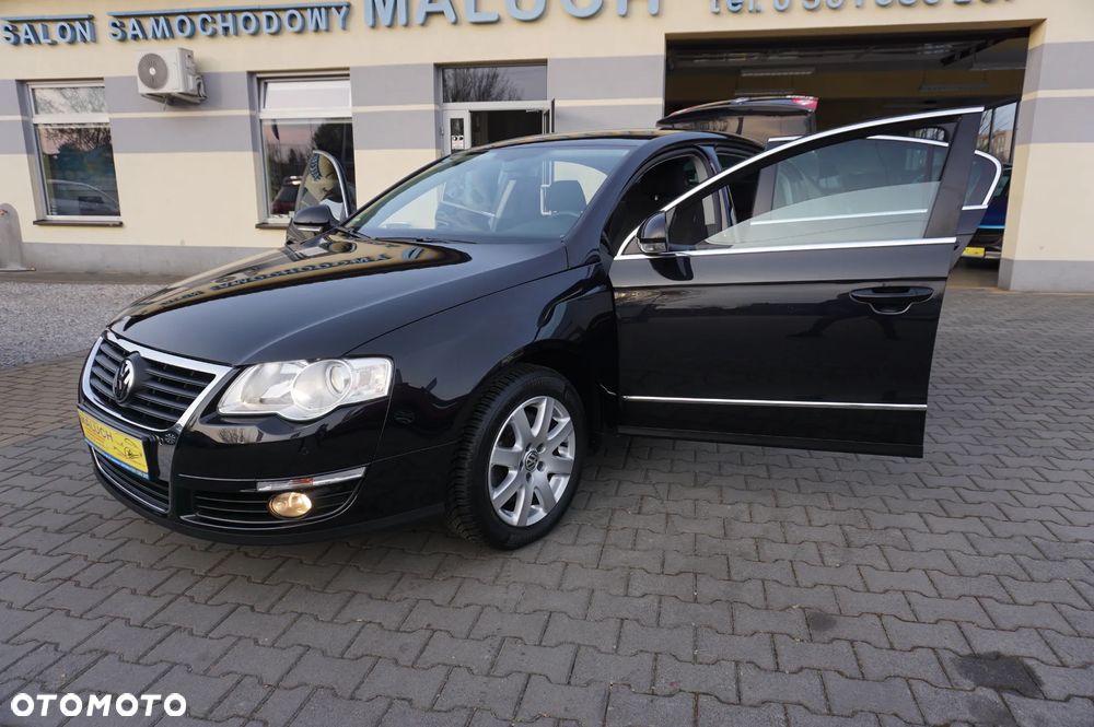 Volkswagen Passat 1.6 Comfortline Family - 11