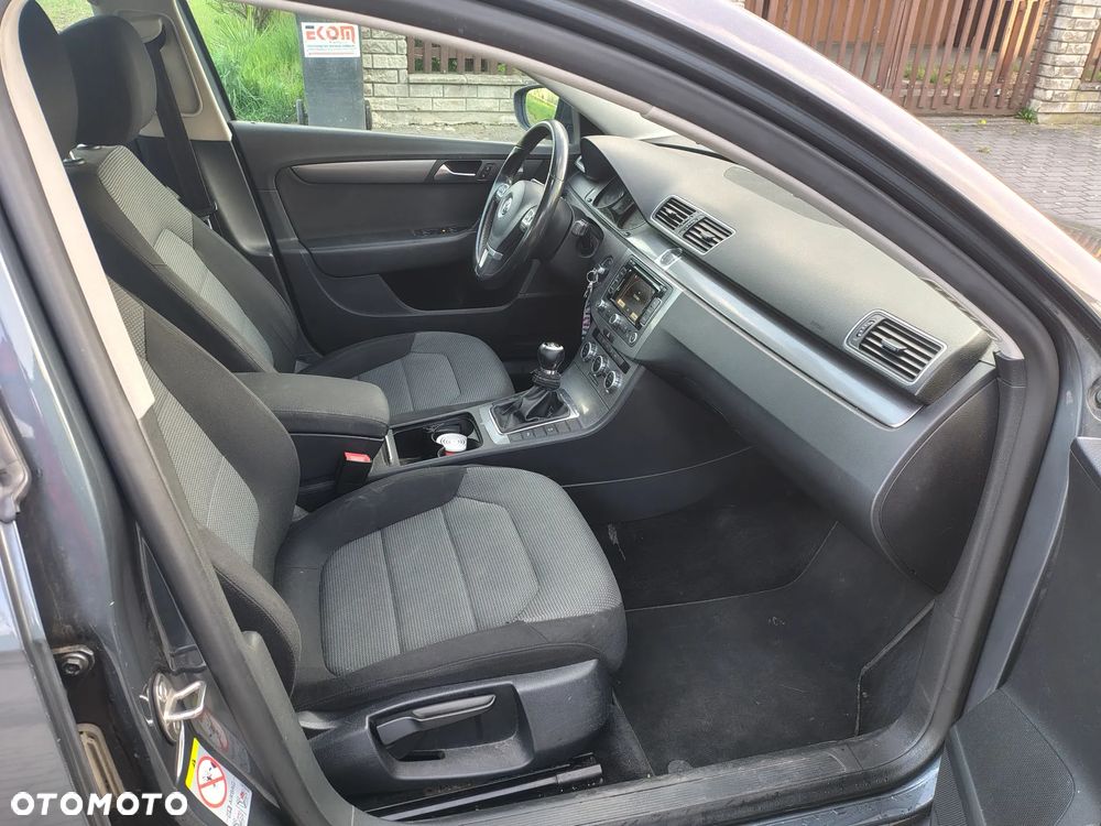 Volkswagen Passat - 12