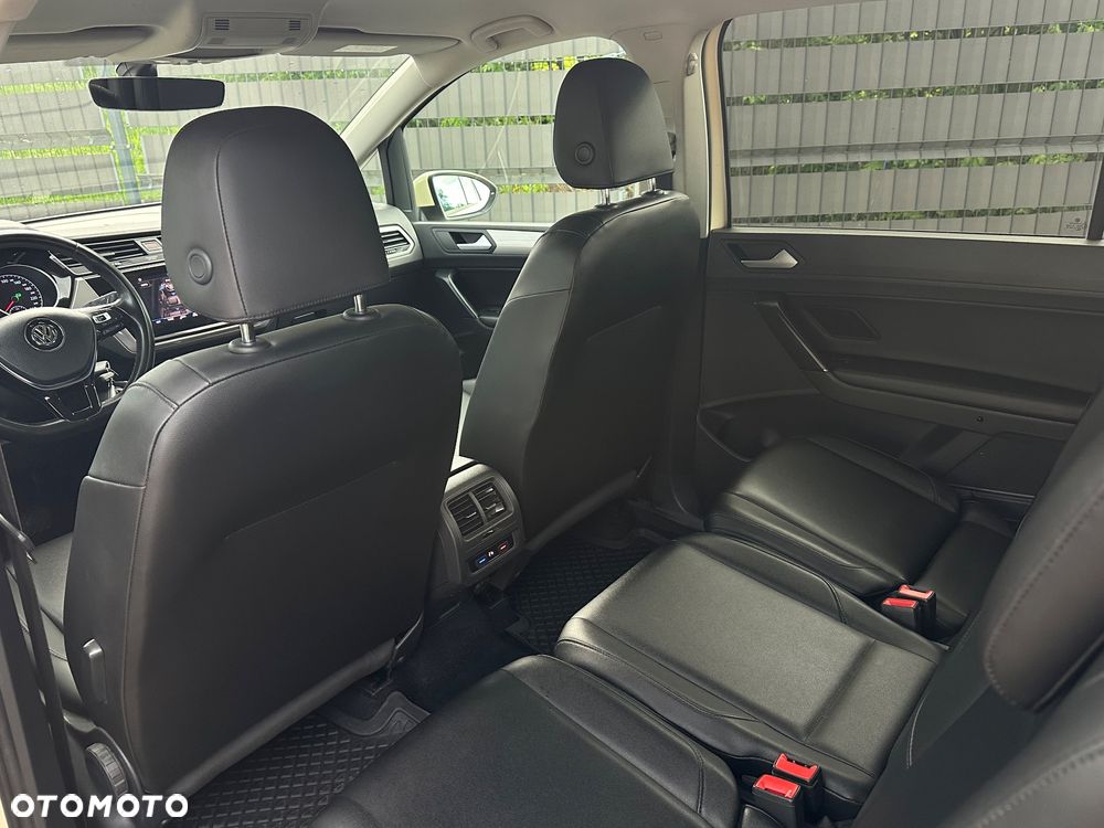 Volkswagen Touran - 29
