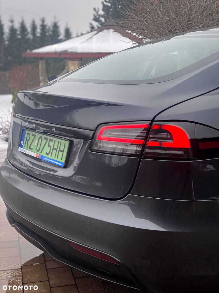 Tesla Model S - 6