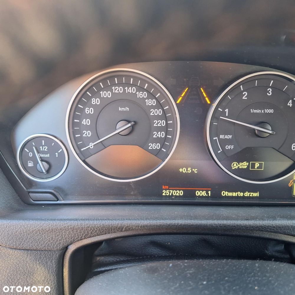 BMW Seria 3 320d Luxury Line sport - 23