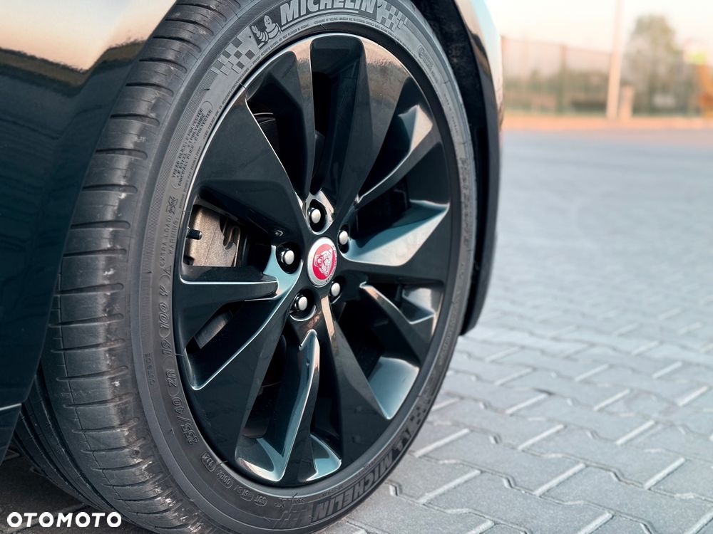Jaguar XF D200 R-Dynamic SE - 33