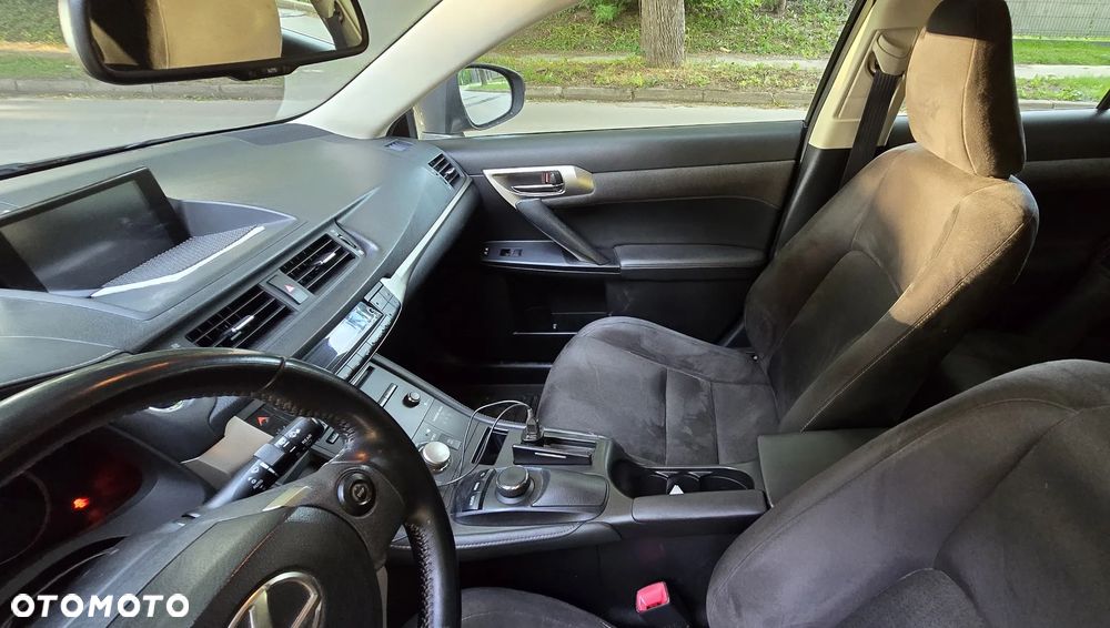 Lexus CT - 16