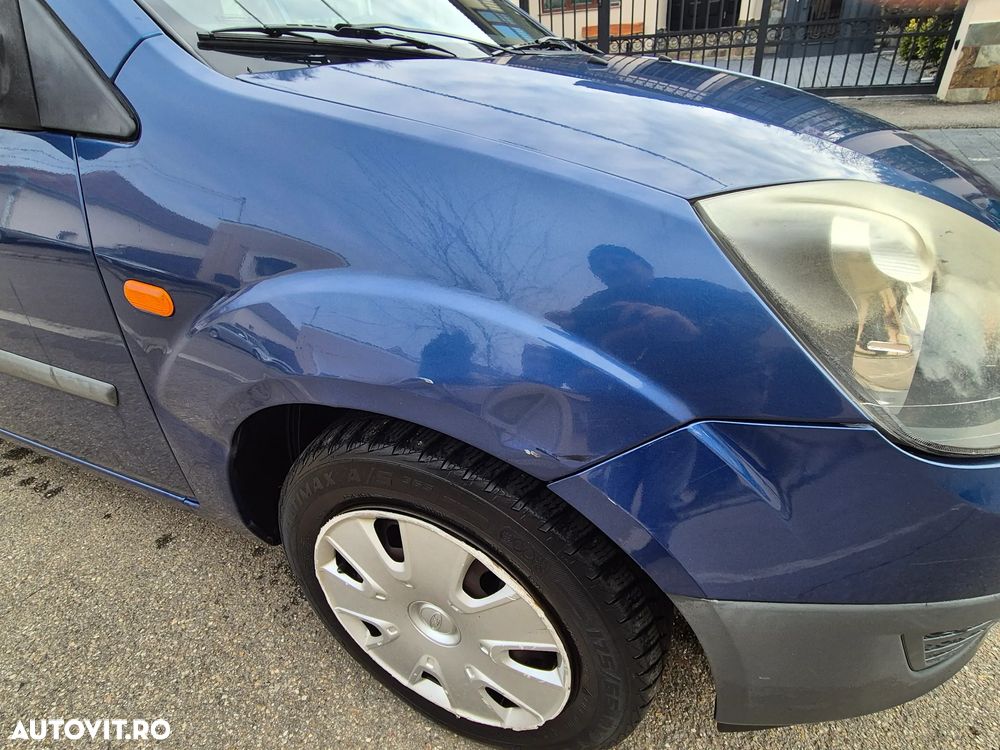 Ford Fiesta 1.3i Ambiente - 18