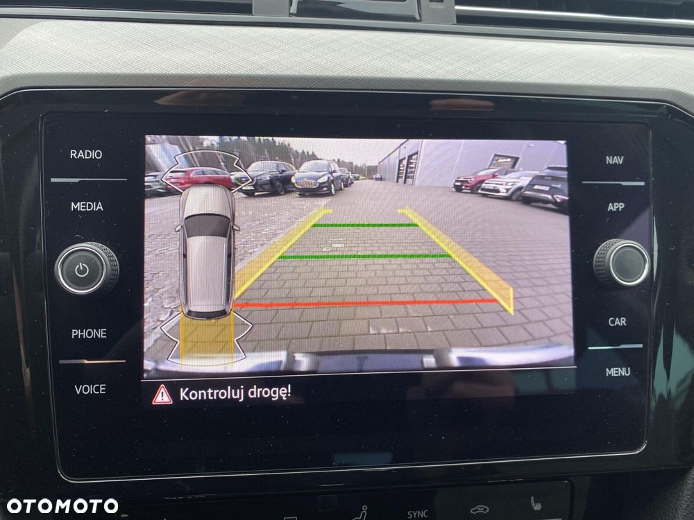 Volkswagen Passat - 17