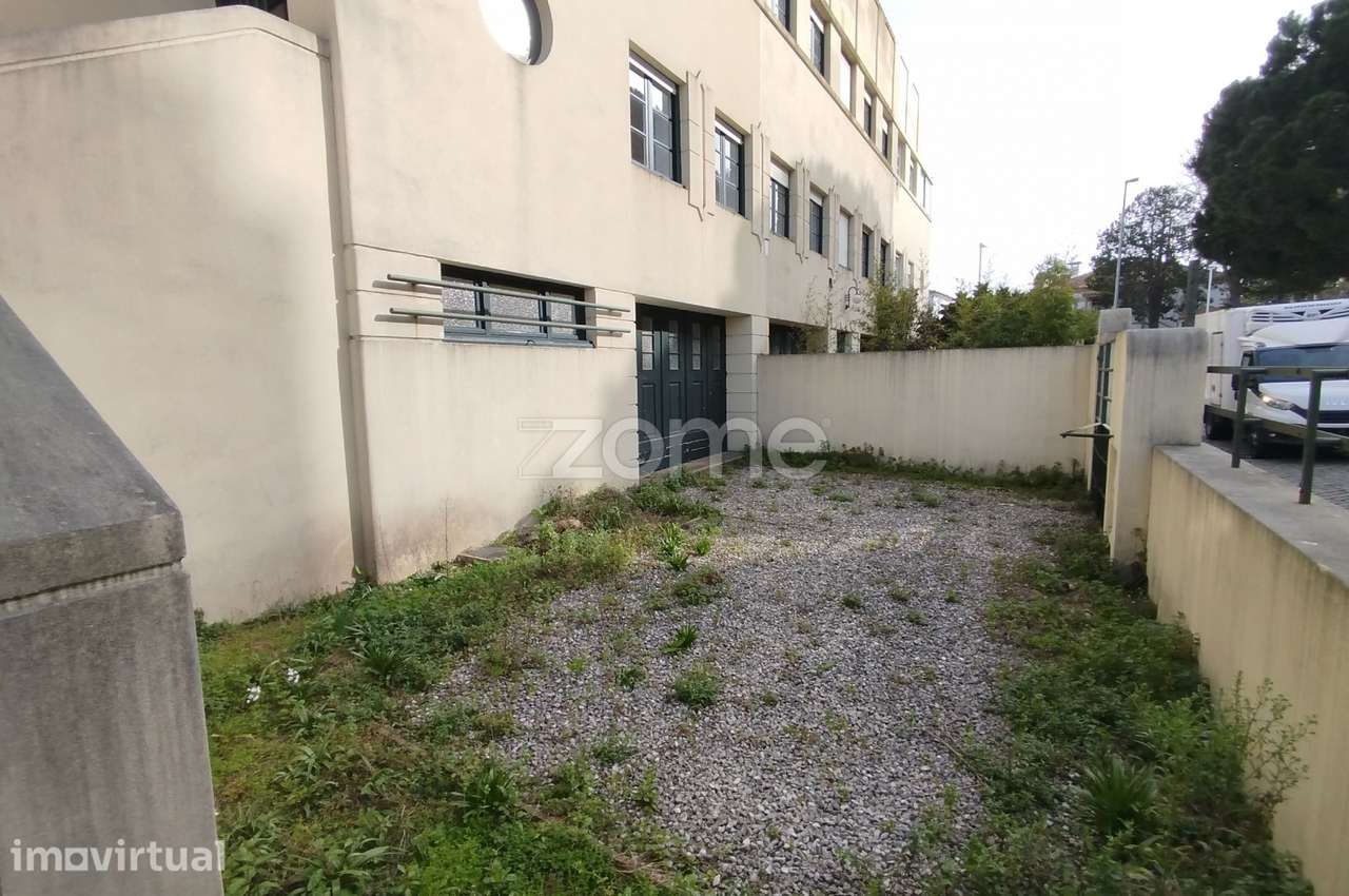 Moradia para arrendar na Rua do Pinheiro Manso - Grande imagem: 2/39
