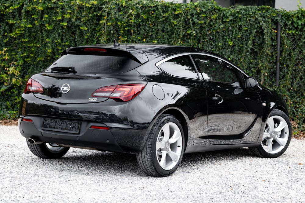 Opel Astra IV GTC 1.6 T Sport - 14