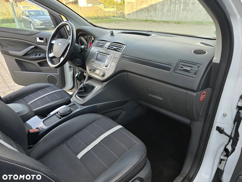 Ford Kuga 2.0 TDCi 4x4 Titanium - 12