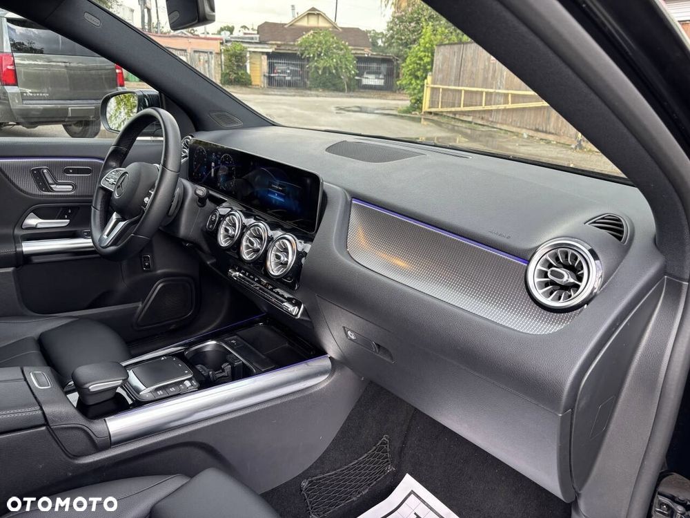 Mercedes-Benz GLA 250 4Matic 8G-DCT - 9