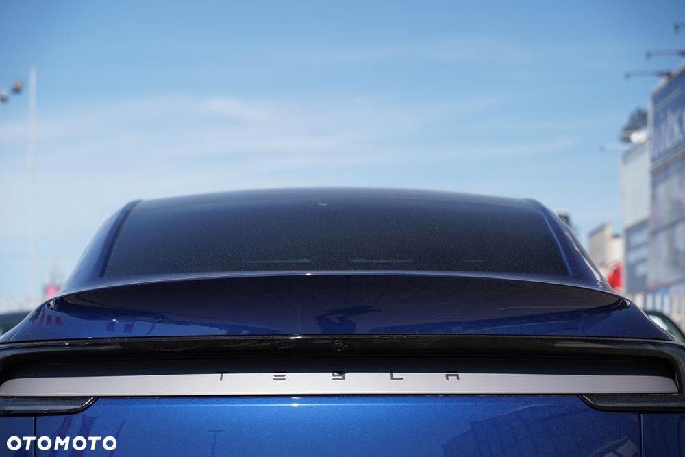 Tesla Y 83.1kWh Long Range RWD - 18