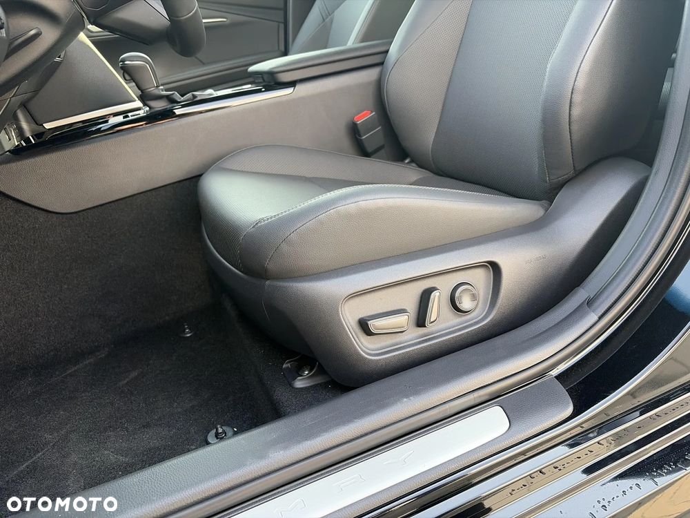 Toyota Camry 2.5 Hybrid Dynamic Force Comfort e-CVT - 21