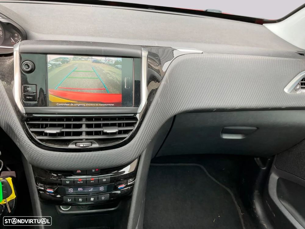 Peugeot 208 - 10