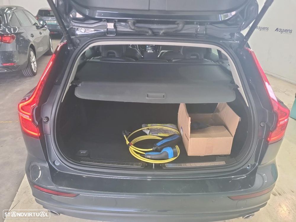 Volvo V60 2.0 T8 AWD TE Momentum Plus - 11