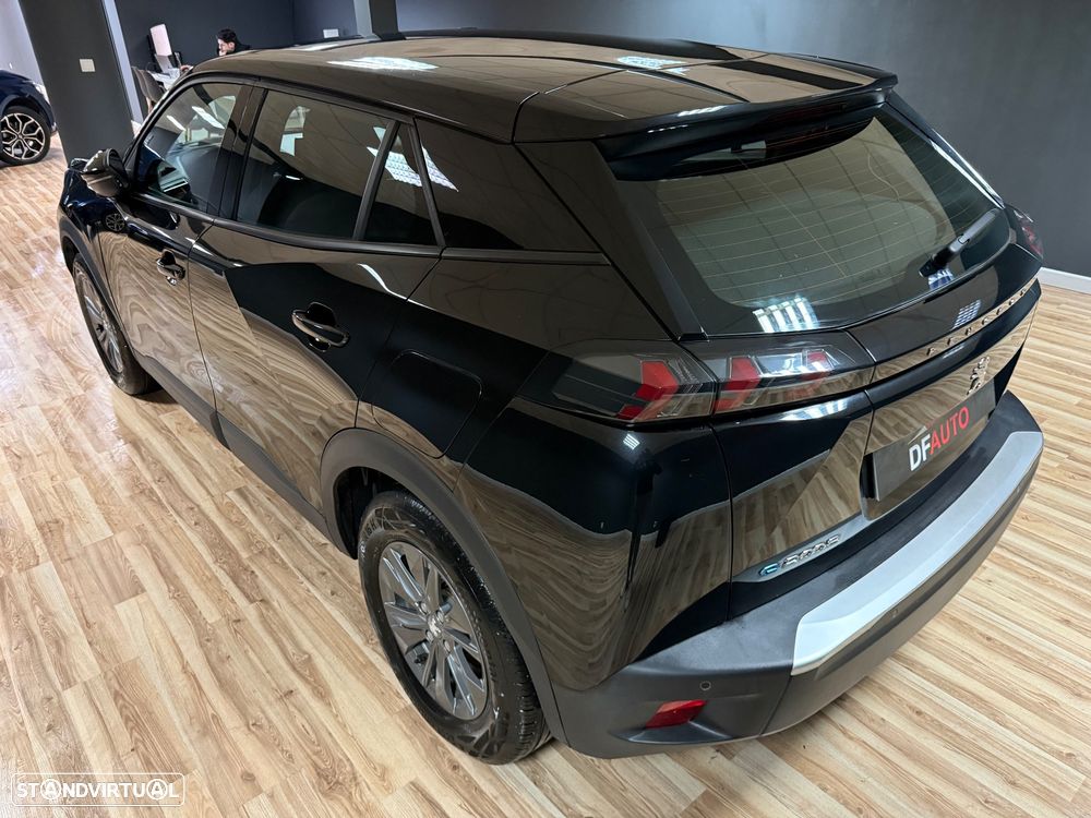 Peugeot e-2008 Allure - 4