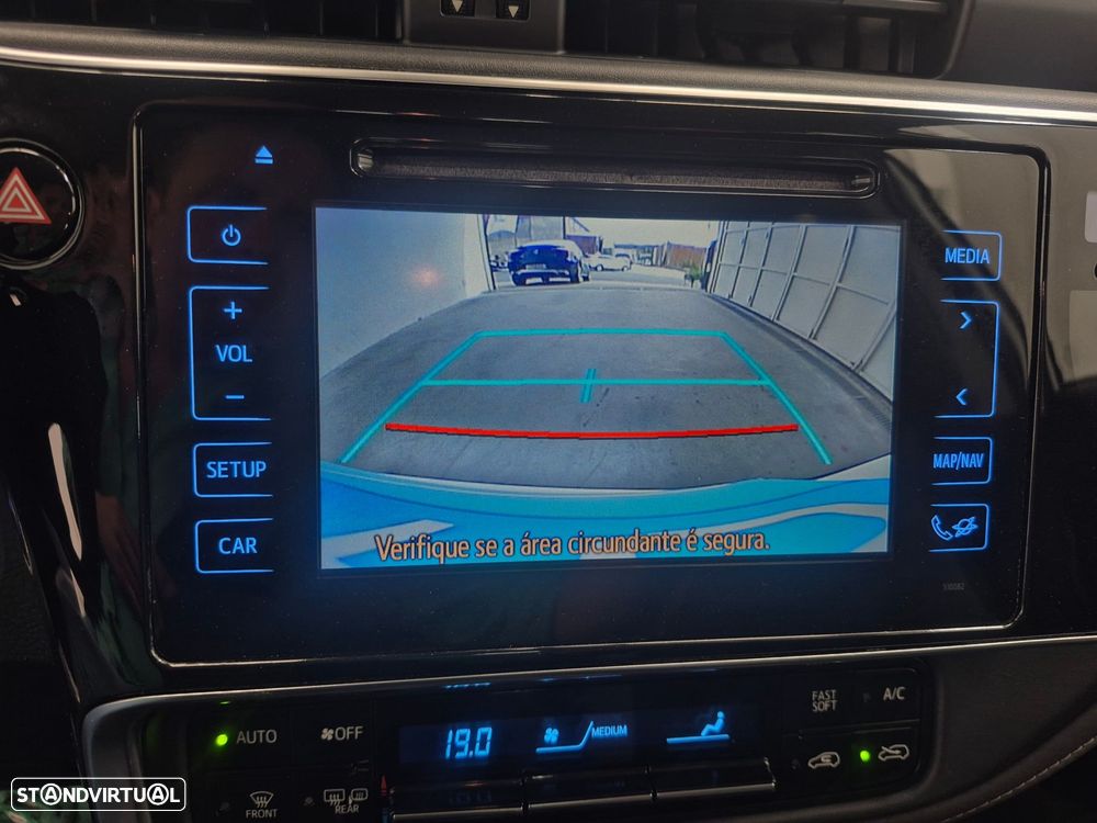 Toyota Auris Touring Sports 1.8 HSD Freestyle - 17