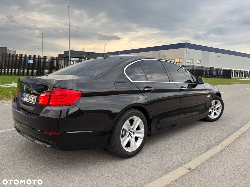 BMW Seria 5 528i xDrive - 4