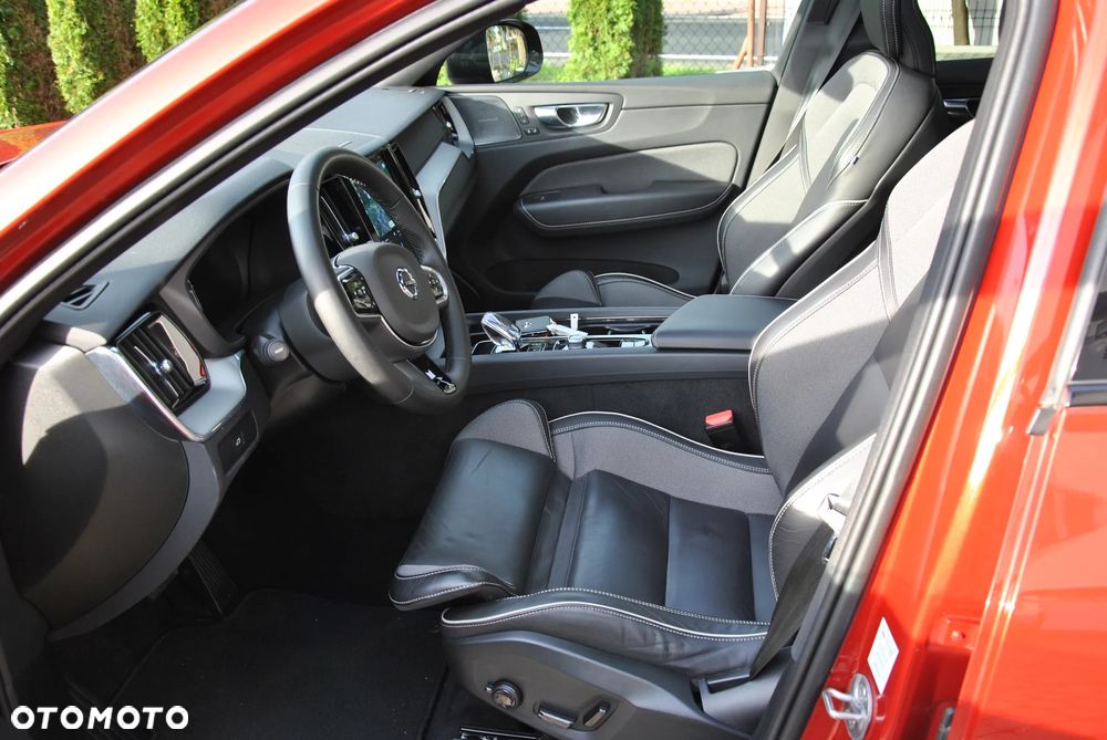 Volvo XC 60 B4 D R-Design - 24