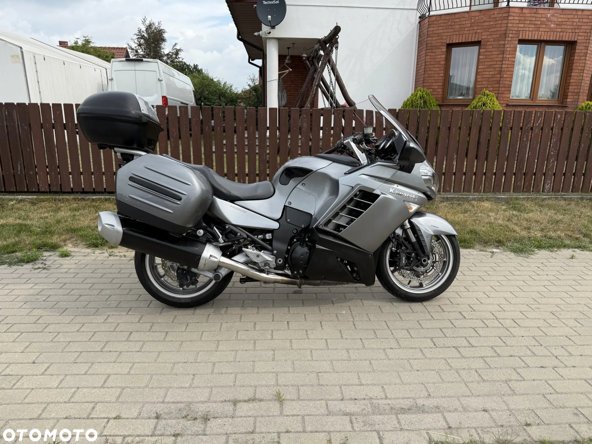 Kawasaki GTR - 6
