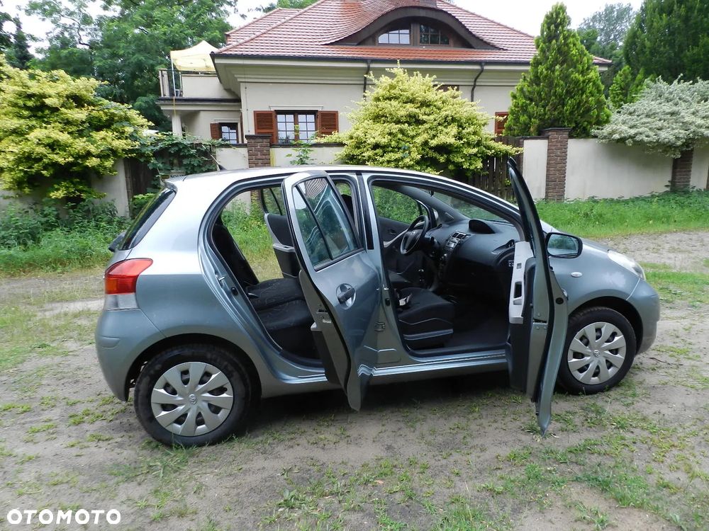 Toyota Yaris - 10