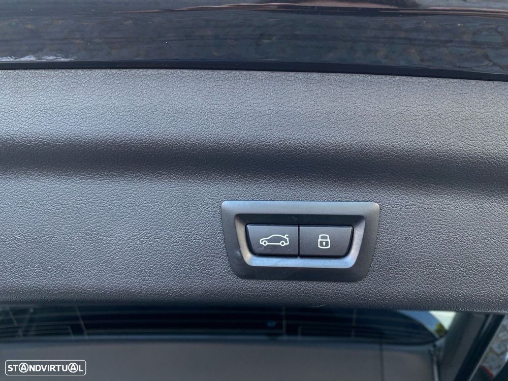 BMW iX1 eDrive20 Pack Desportivo M - 19