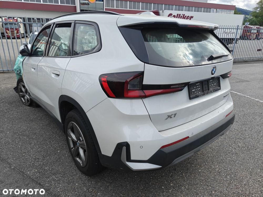 BMW X1 xDrive23i mHEV - 2