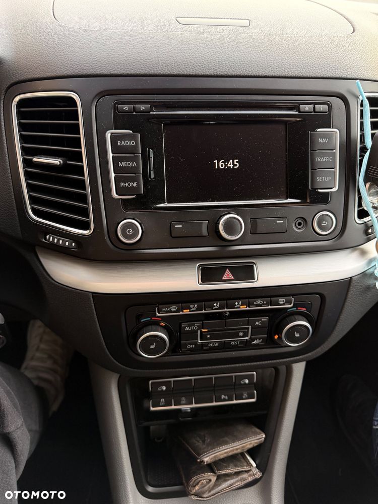 Volkswagen Sharan 2.0 TDI Comfortline DSG - 2