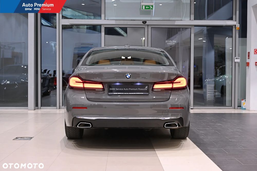 BMW Seria 5 540d xDrive mHEV - 19