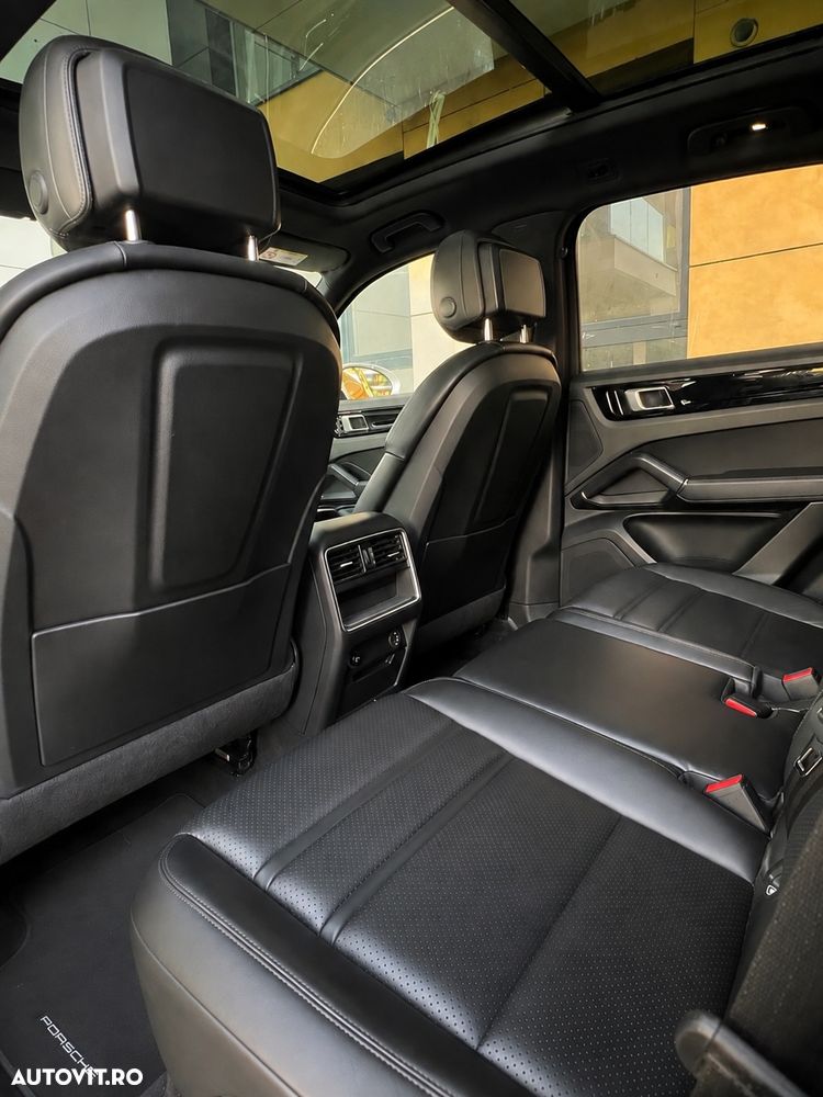 Porsche Cayenne - 9