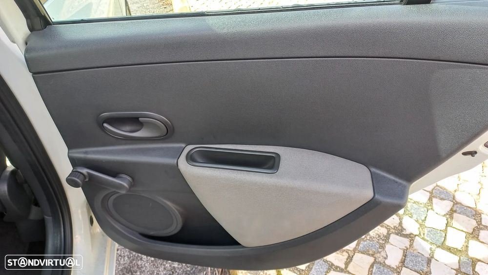 Renault Clio 1.5 dCi 75 Expression - 11