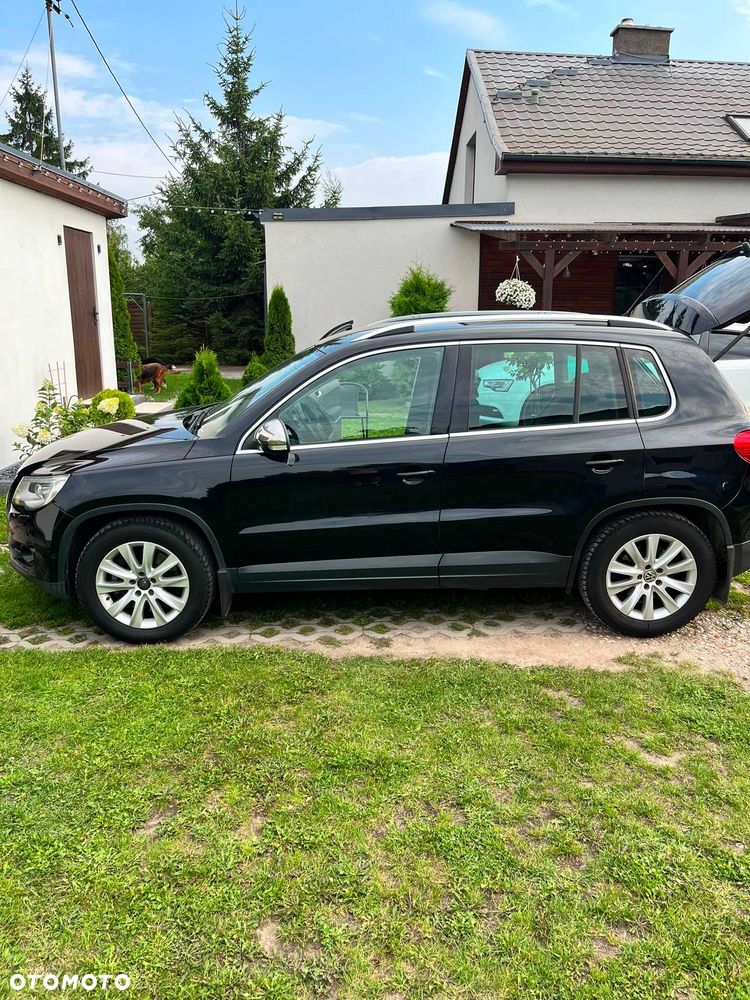 Volkswagen Tiguan - 1