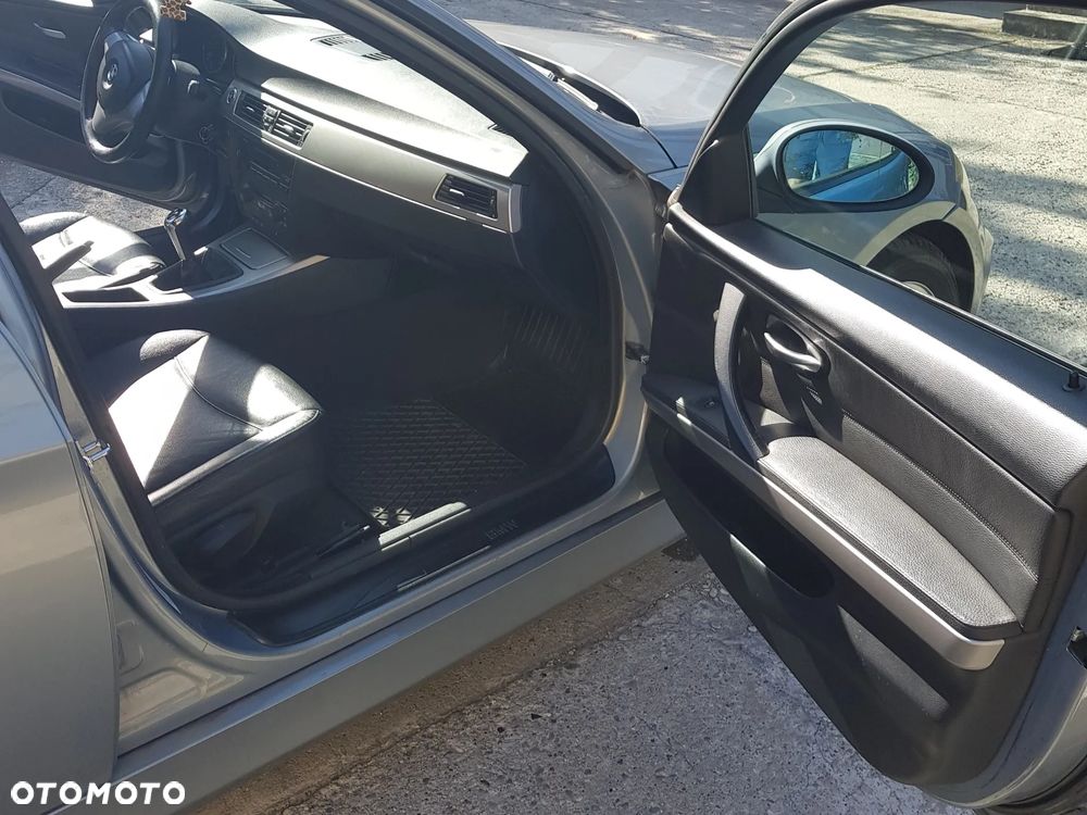 BMW Seria 3 320i - 17