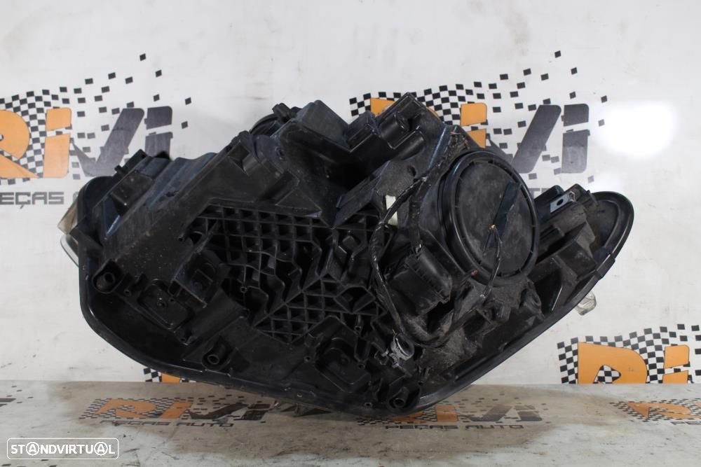 Ótica / Farol Direito Bmw 1 (F20)  63117229686 / 7229686 / 1Lg010741 / - 7