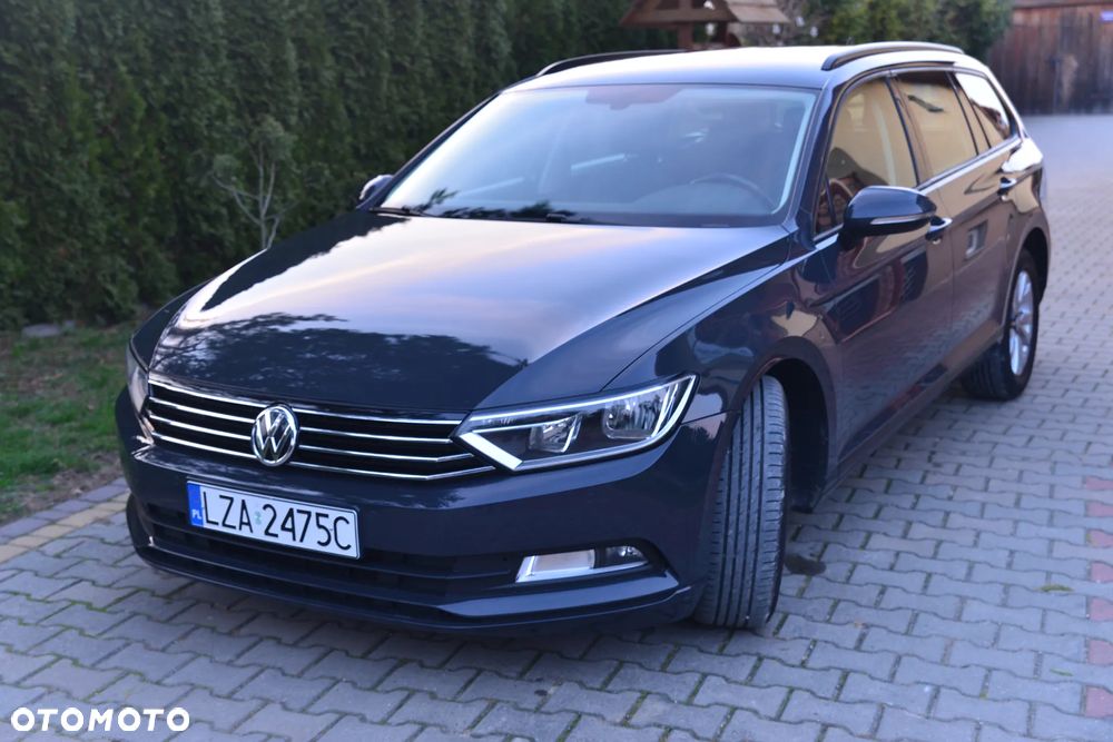 Volkswagen Passat - 1