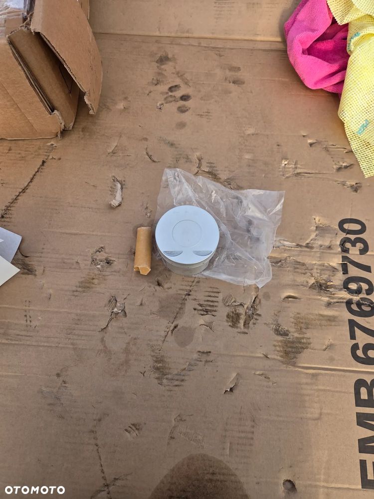 Tłok Citroen Peugeot Opel PSA FCA 1606254380 - 2