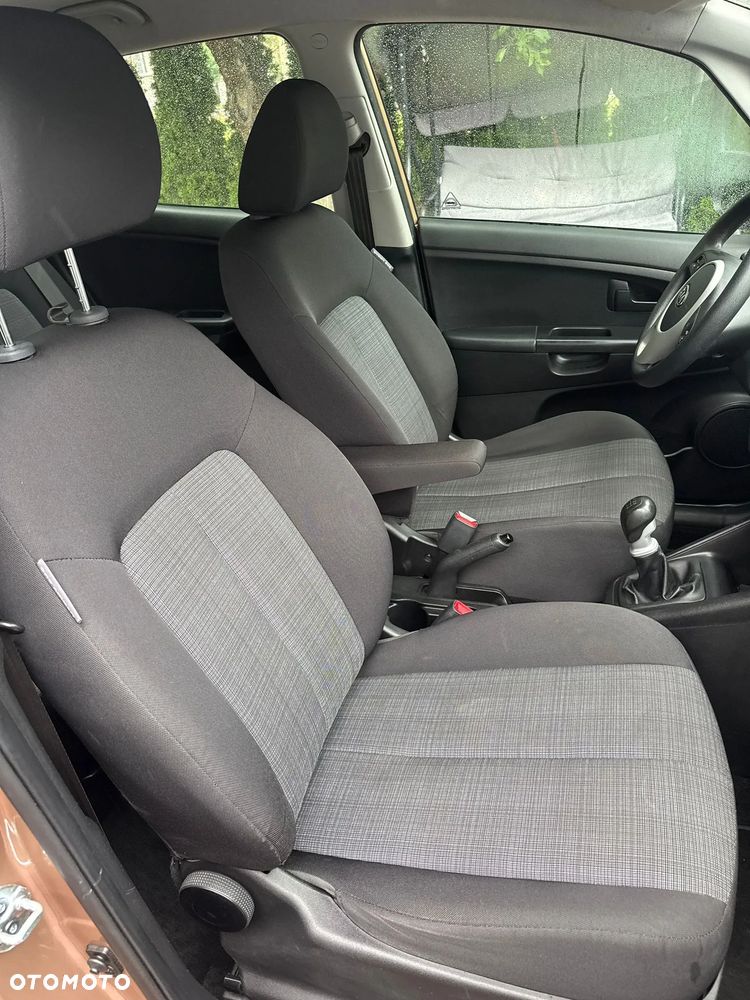 Kia Venga - 22