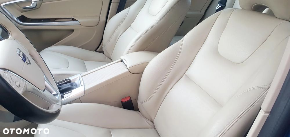 Volvo V60 D4 Geartronic Summum - 18